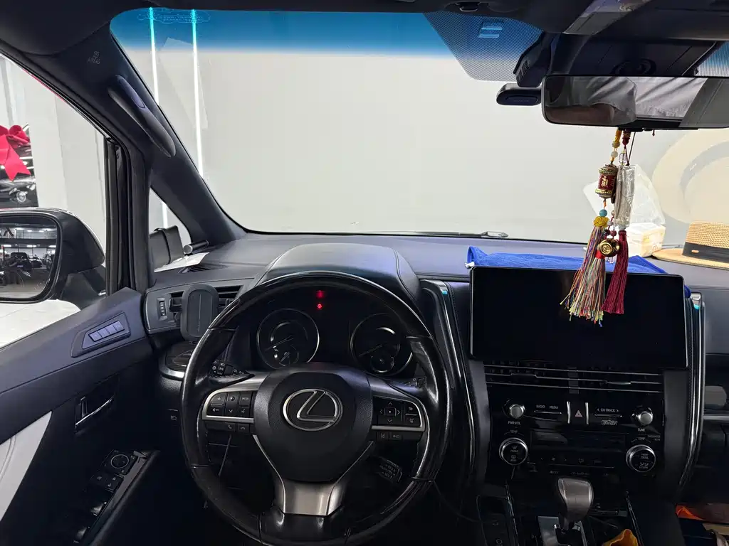 Lexus LM — миниатюра 15