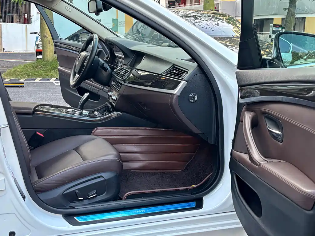 BMW 5 Series — миниатюра 12