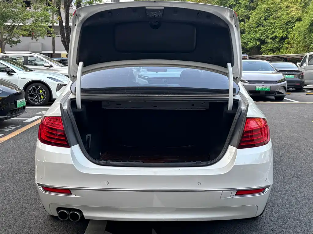 BMW 5 Series — миниатюра 14