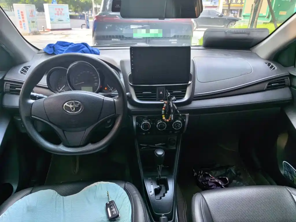 Toyota Yaris L — миниатюра 5