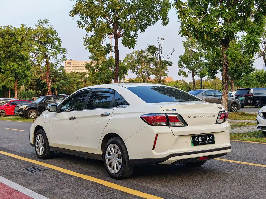 Venucia D60 EV — миниатюра 6