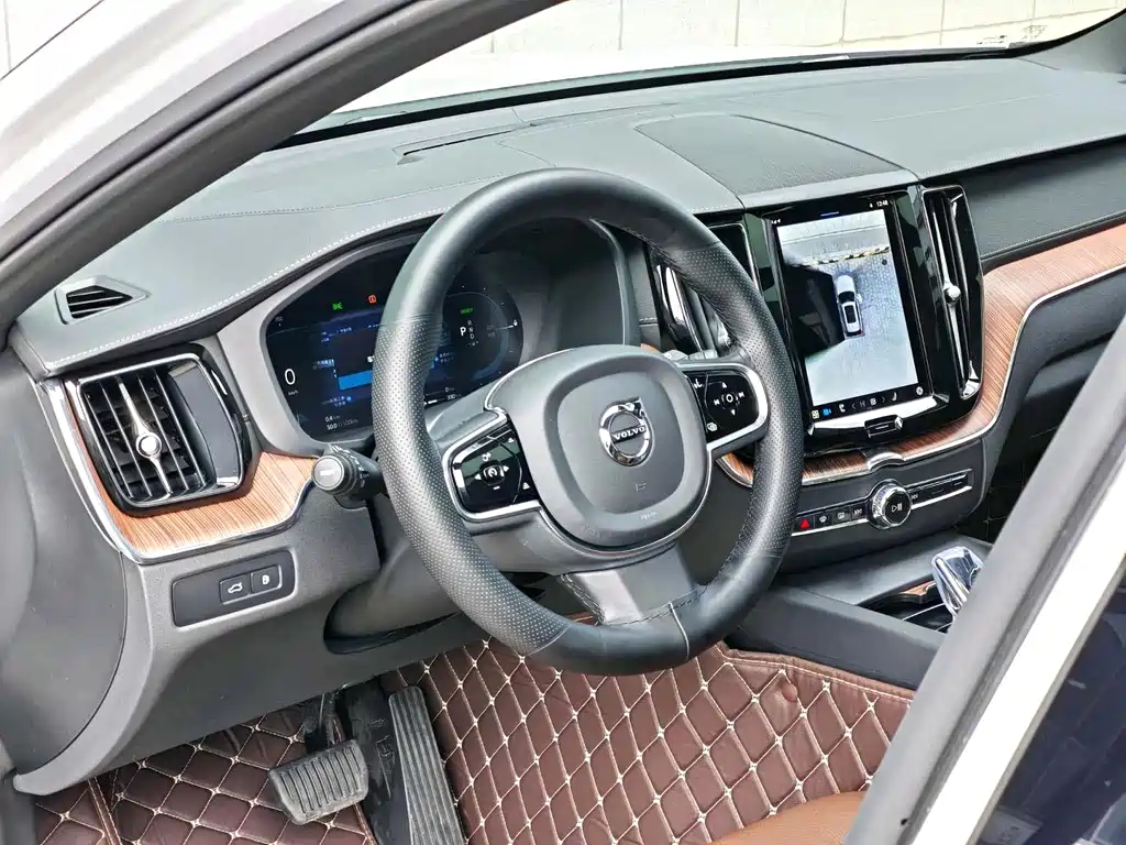 VOLVO XC60 PLUG IN HYBRID