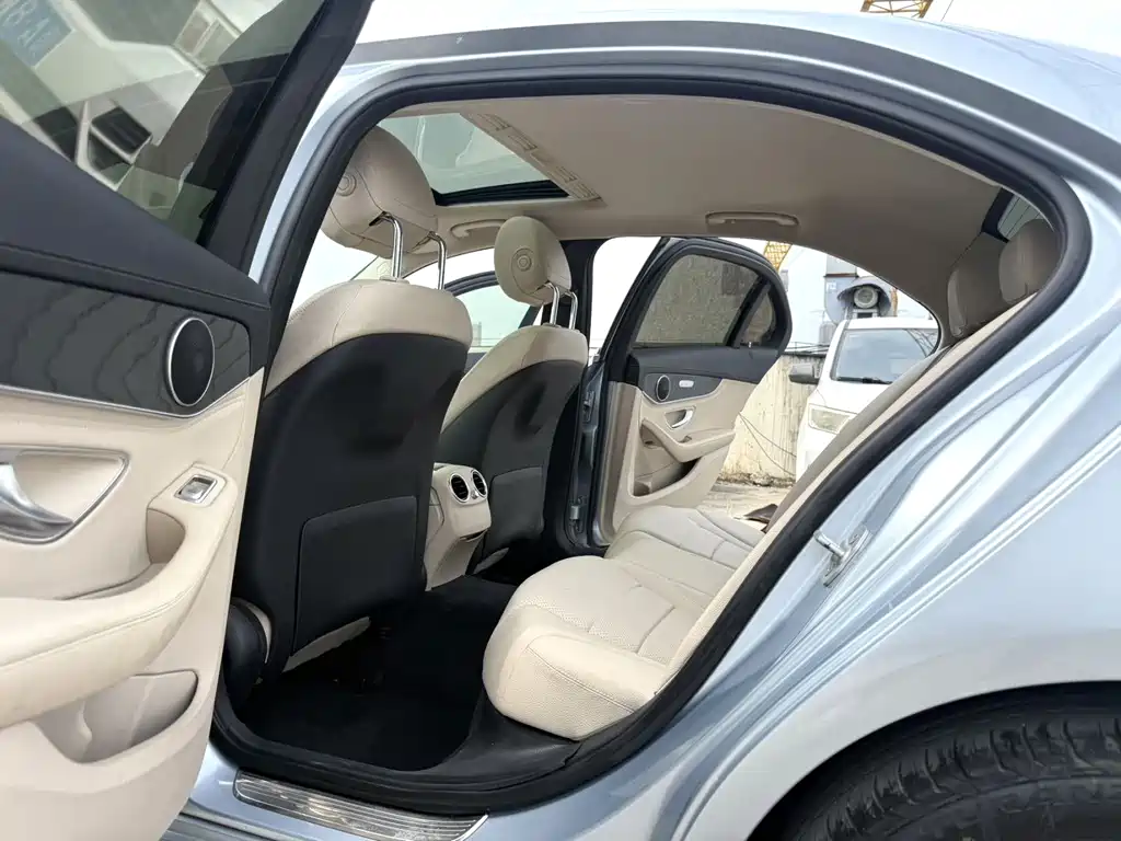 Mercedes-Benz C-Class — миниатюра 6