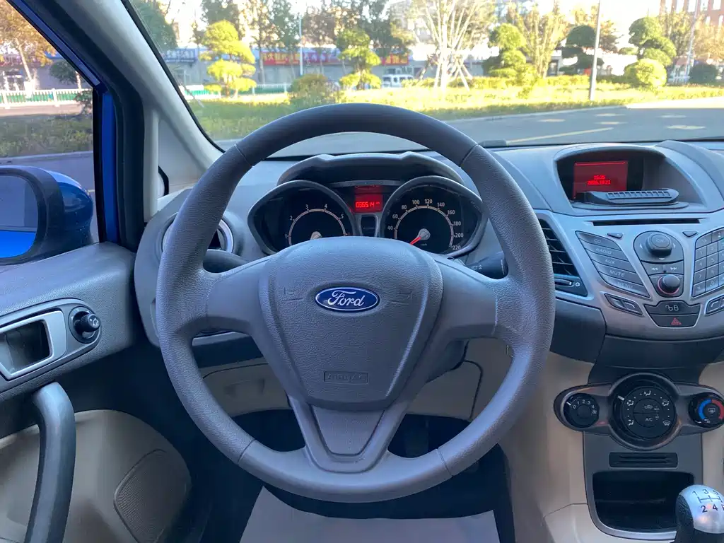 Ford Fiesta — миниатюра 12