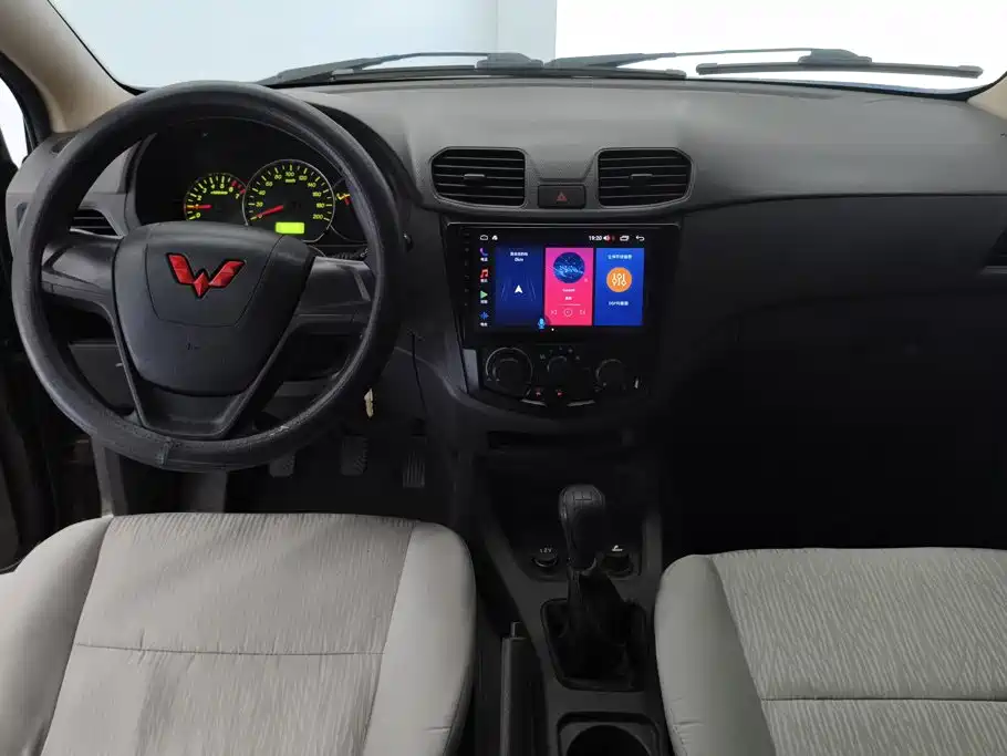 Wuling Hongguang — миниатюра 12