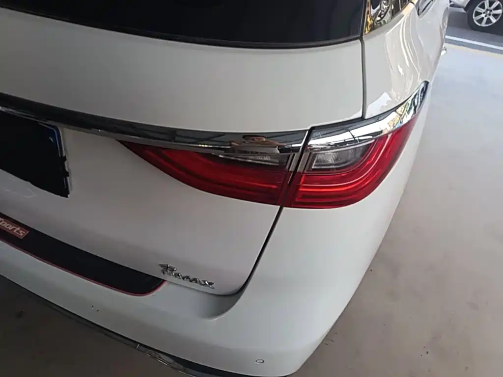 BYD MAX — миниатюра 8