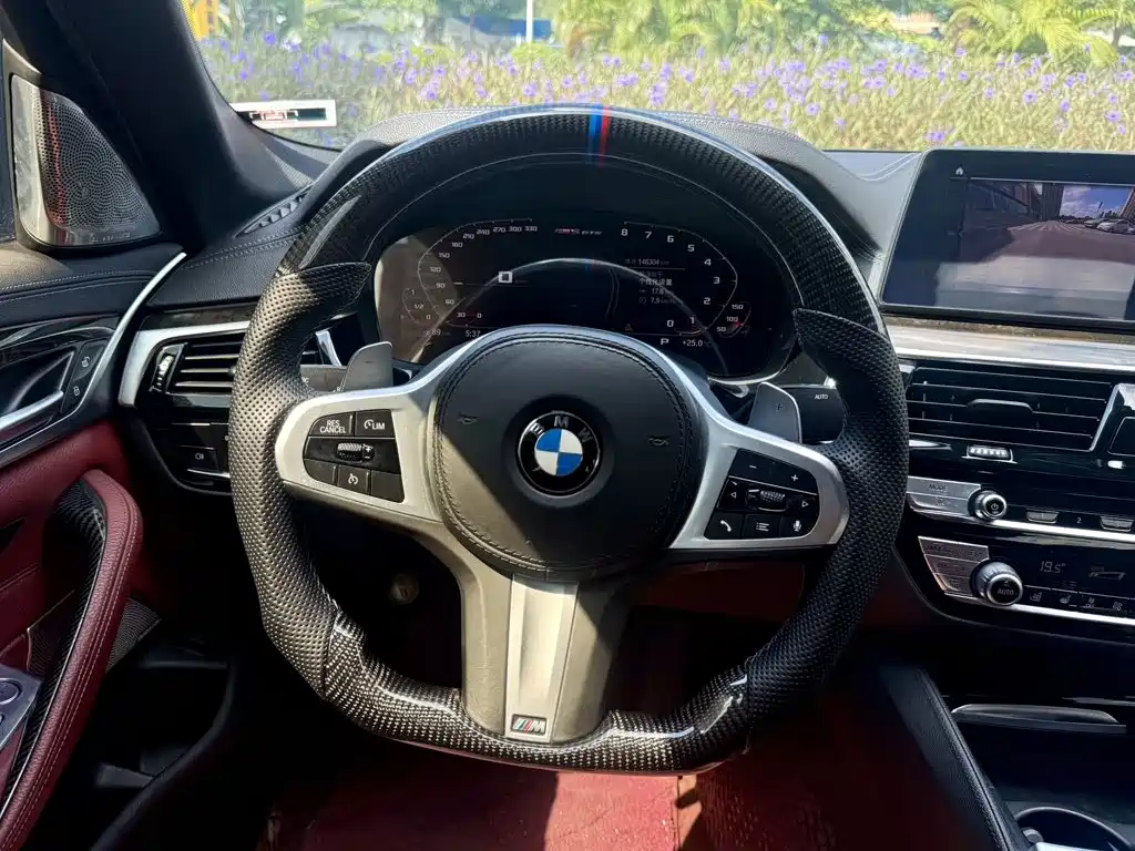 BMW 5 Series — миниатюра 9