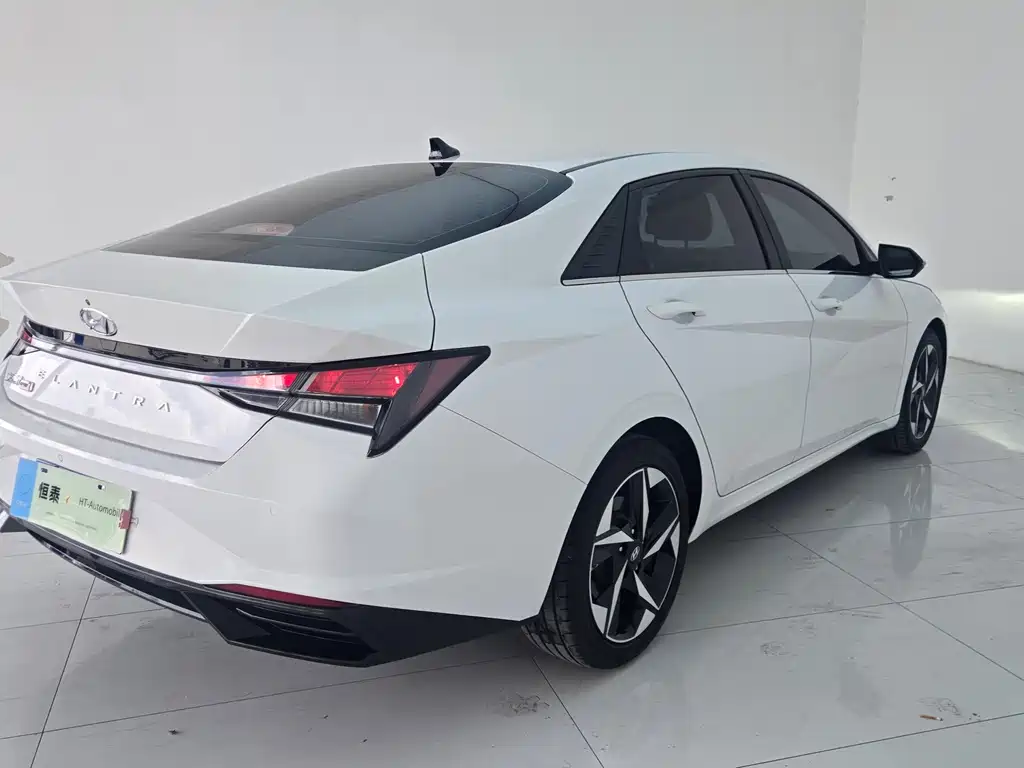 Hyundai Elantra — миниатюра 8