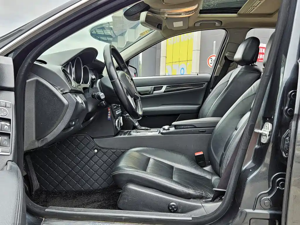Mercedes-Benz C-Class — миниатюра 5