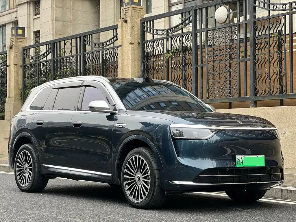 AITO ASK THE WORLD M8