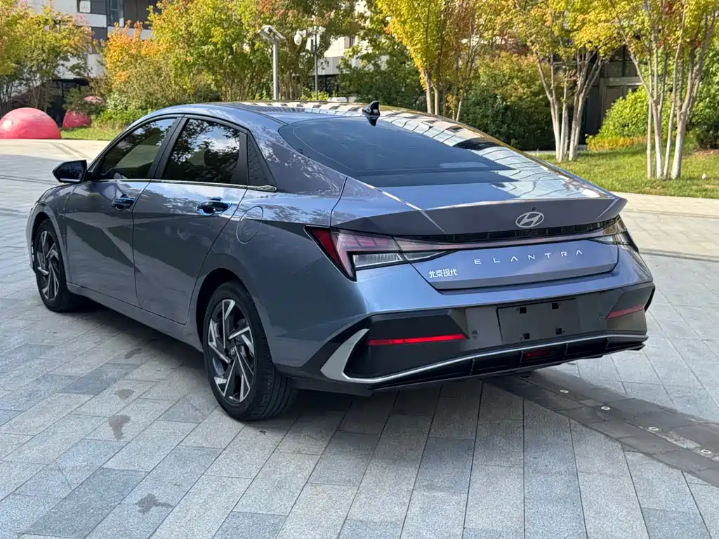 Hyundai Elantra 2023 — фото 10