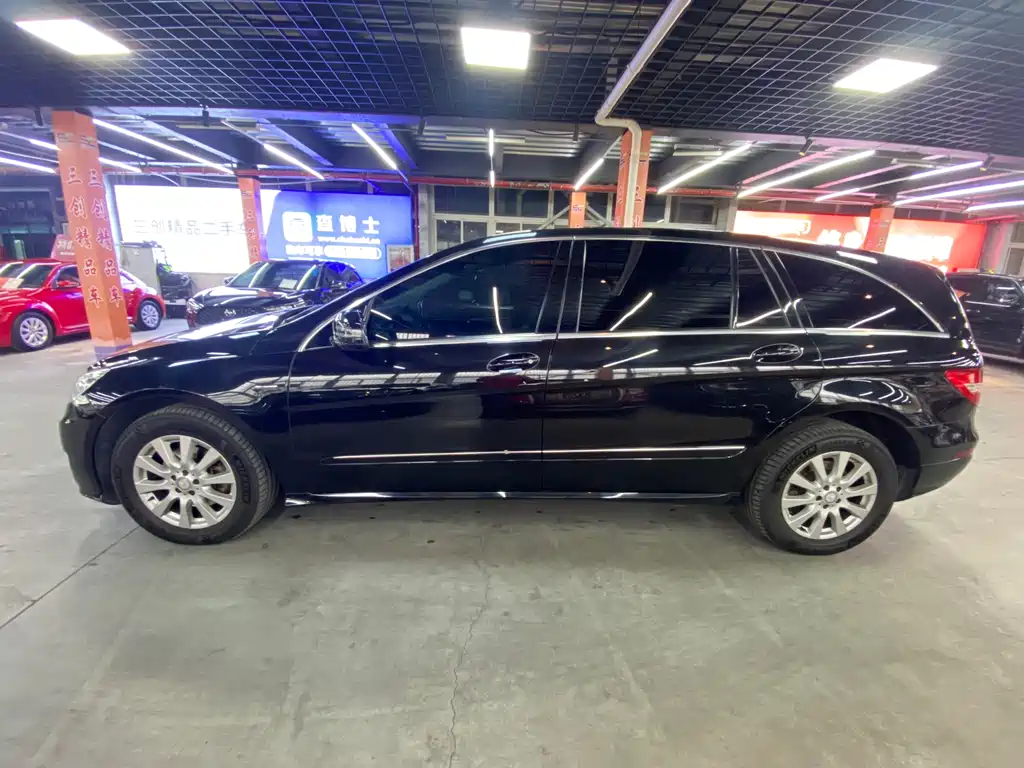 Mercedes-Benz R 2017 R 320 4MATIC