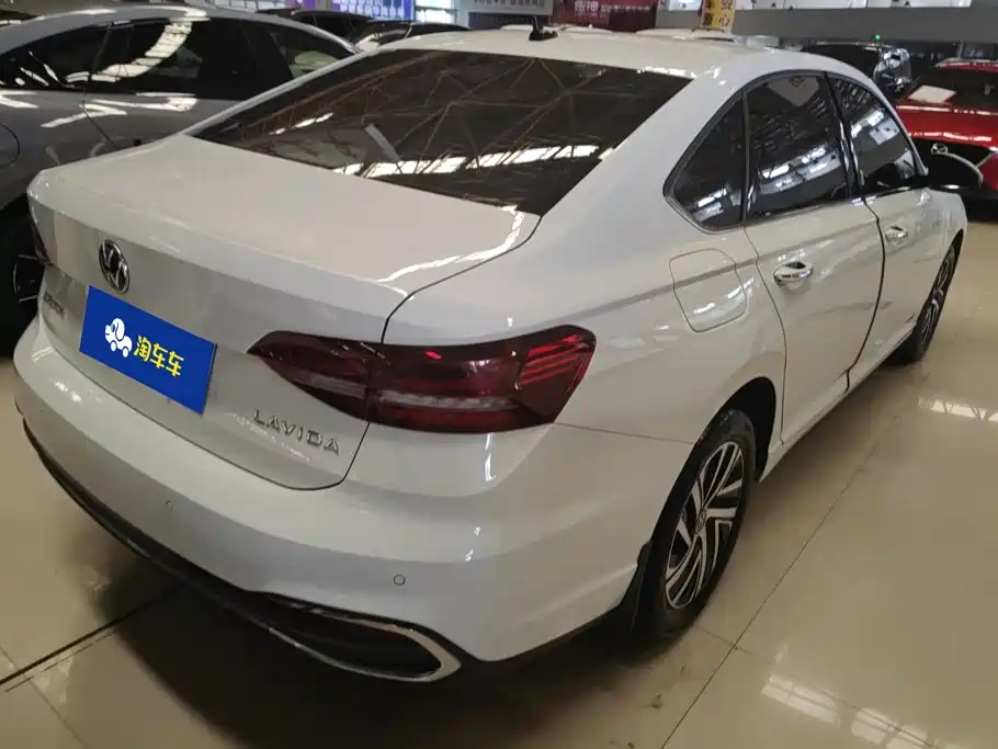 Volkswagen Lavida — миниатюра 3