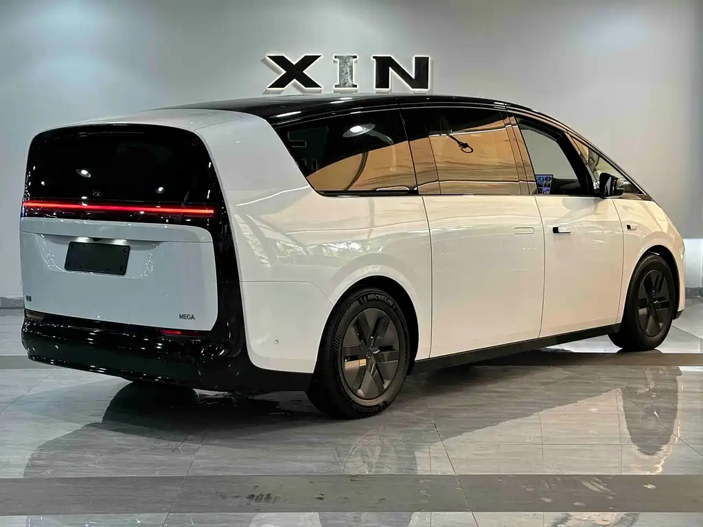 Li Auto MEGA 2025 Home