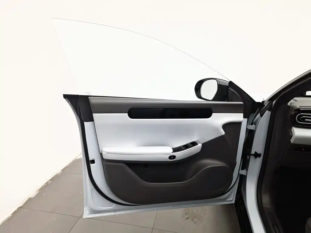 Leapmotor Leapmotor C01 — миниатюра 8