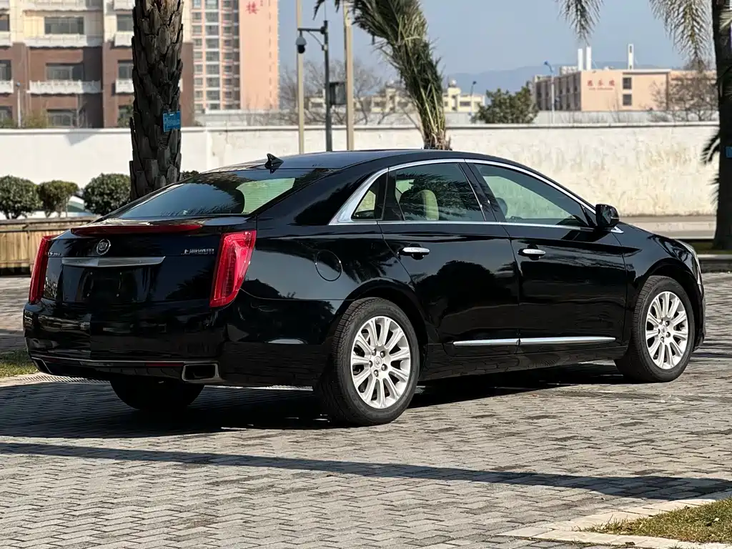 CADILLAC XTS