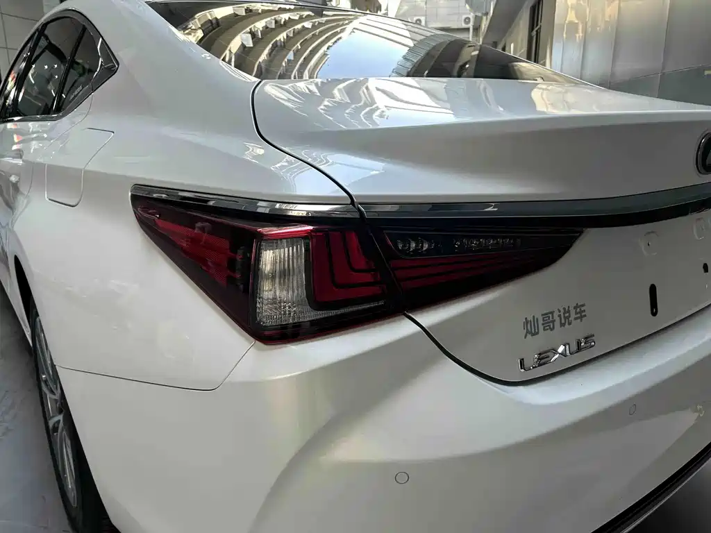 Lexus ES — миниатюра 8