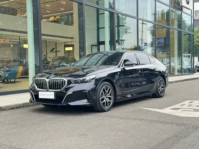 BMW i5