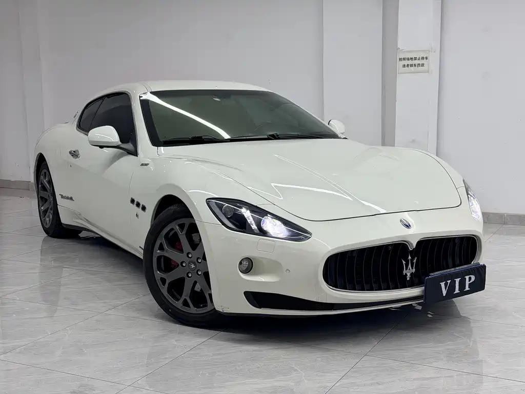 Maserati GranTurismo 2013 4.2L AT