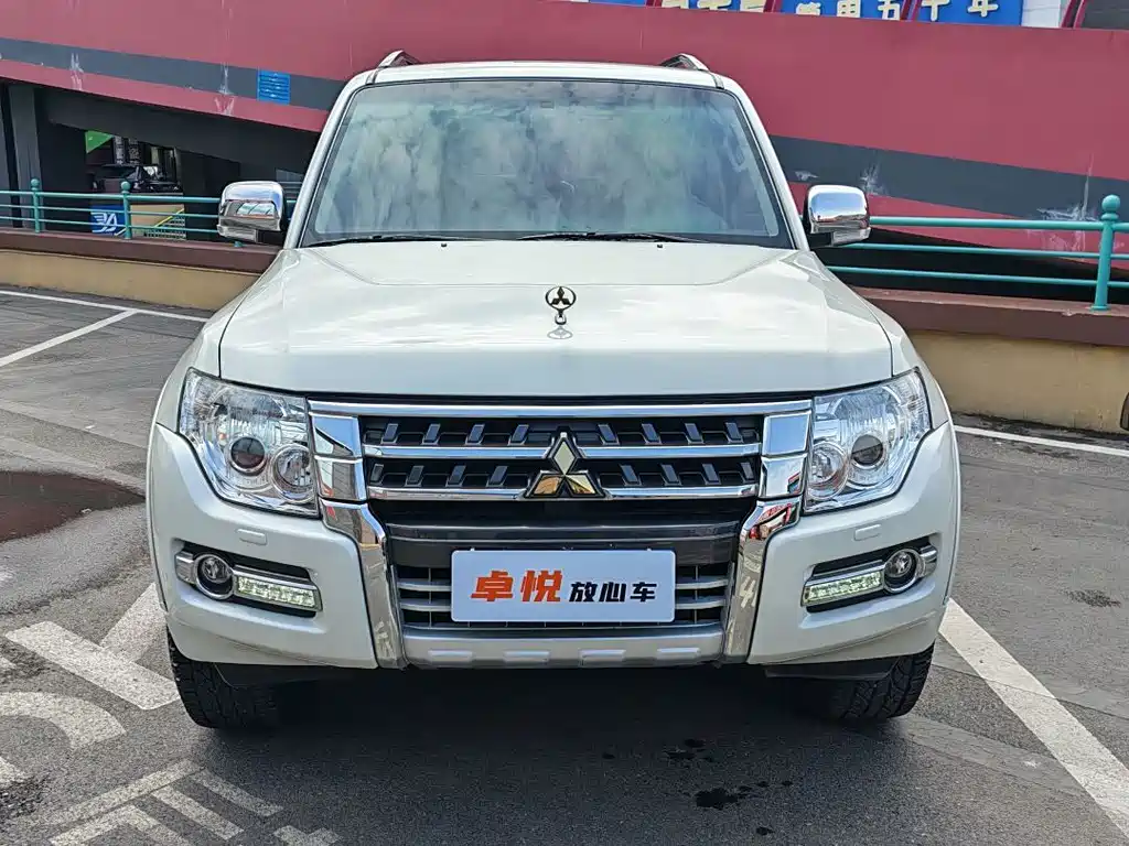 Mitsubishi Pajero (Import) — миниатюра 2