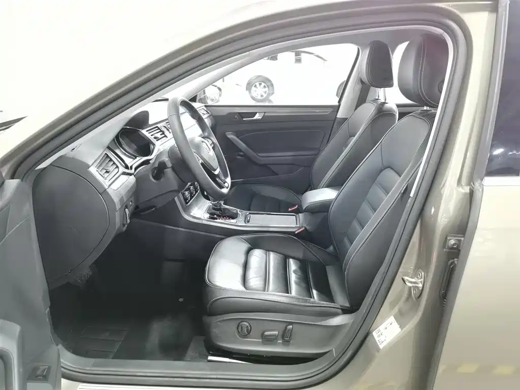 Volkswagen Passat 2017 330TSI DSG