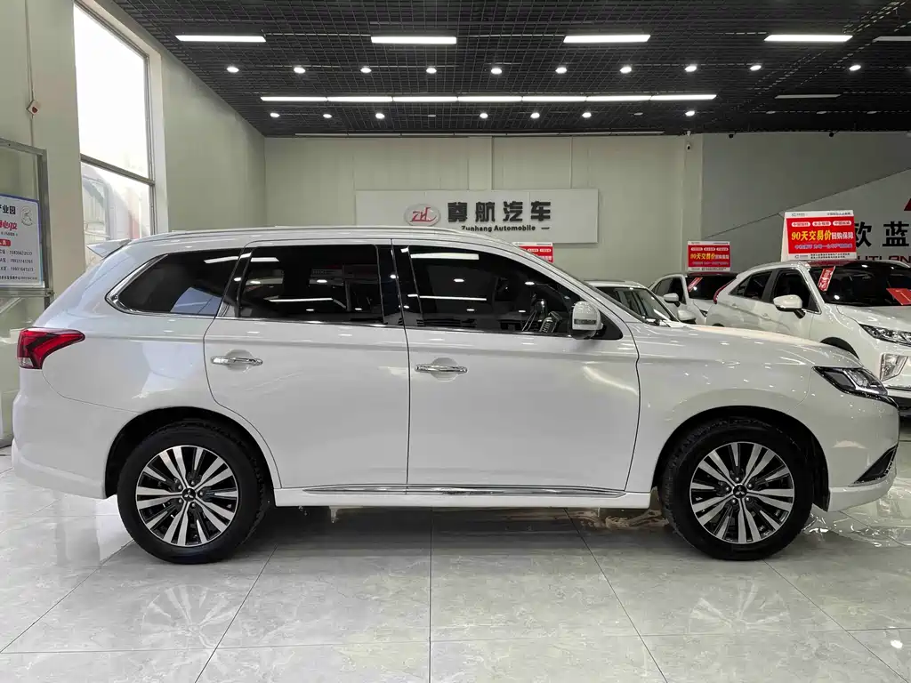 MITSUBISHI OUTLANDER