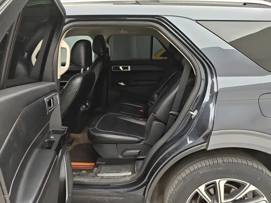 Ford Explorer 2023 — фото 11