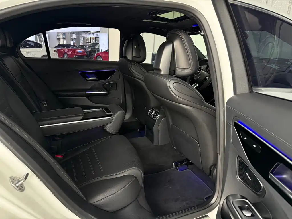 Mercedes-Benz C-Class — миниатюра 12