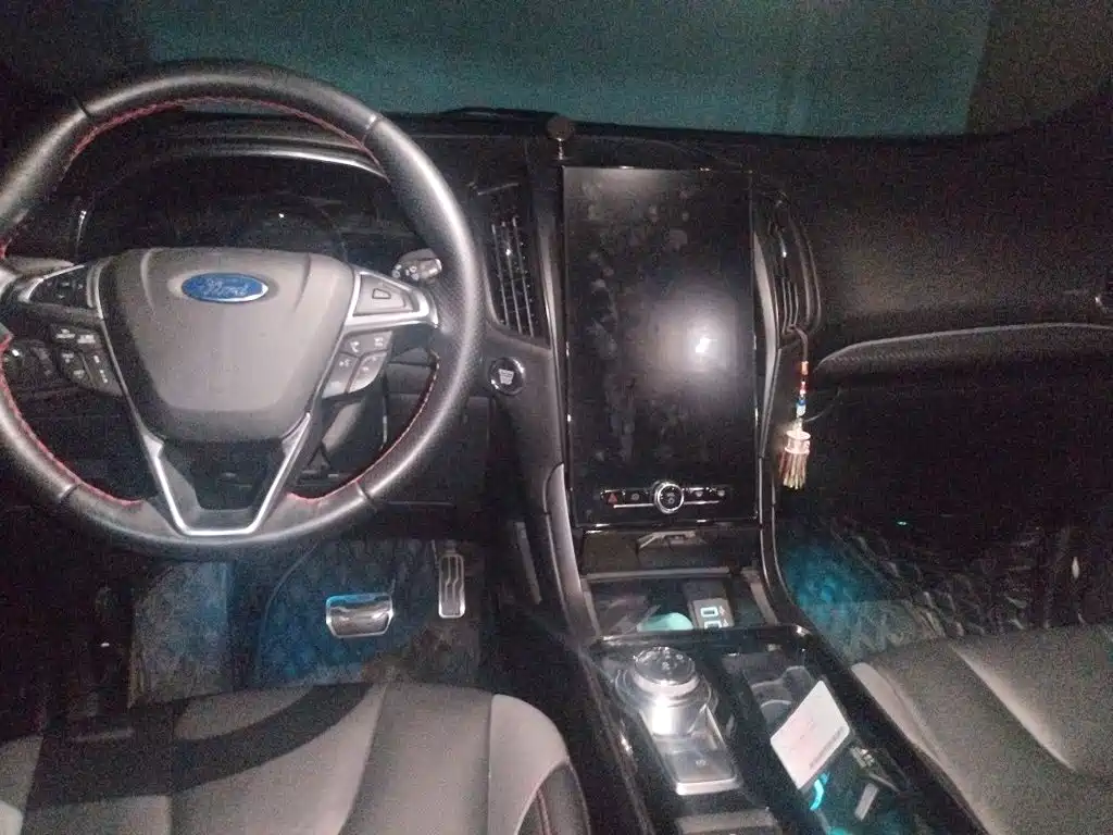 Ford Edge — миниатюра 10