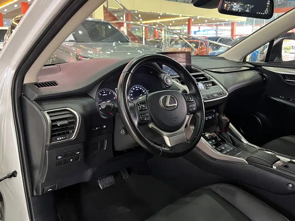 Lexus NX 2017 300