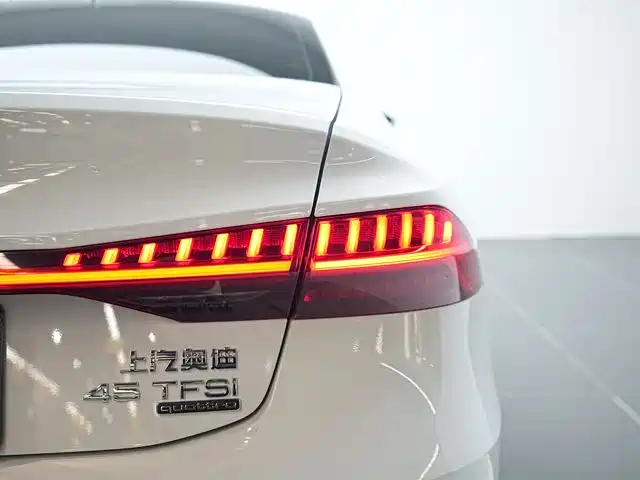 AUDI A7L