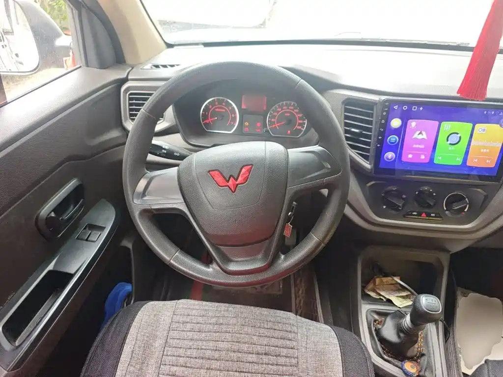 Wuling Hongguang V — миниатюра 6