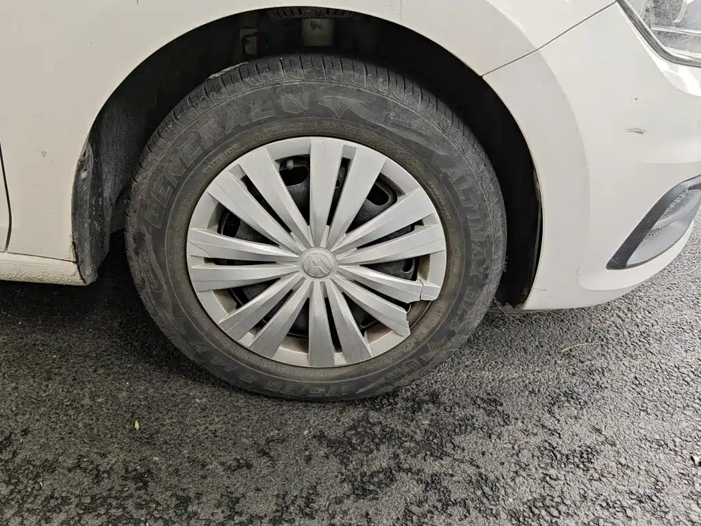 Volkswagen Santana — миниатюра 8