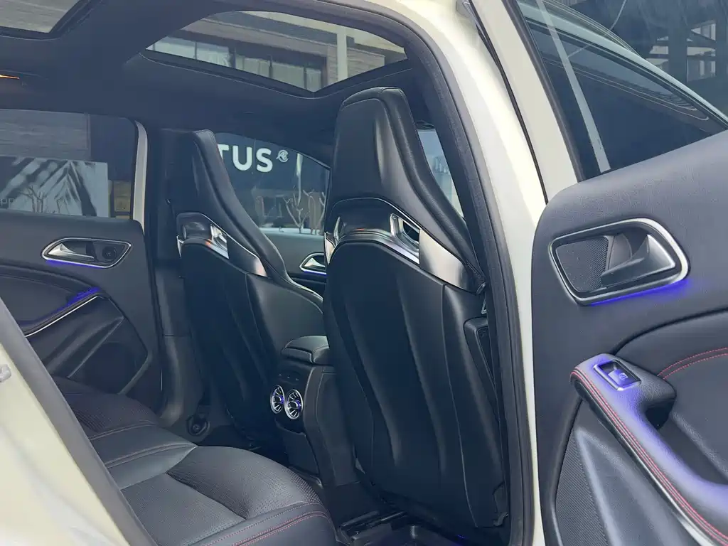 MERCEDES-BENZ GLA AMG