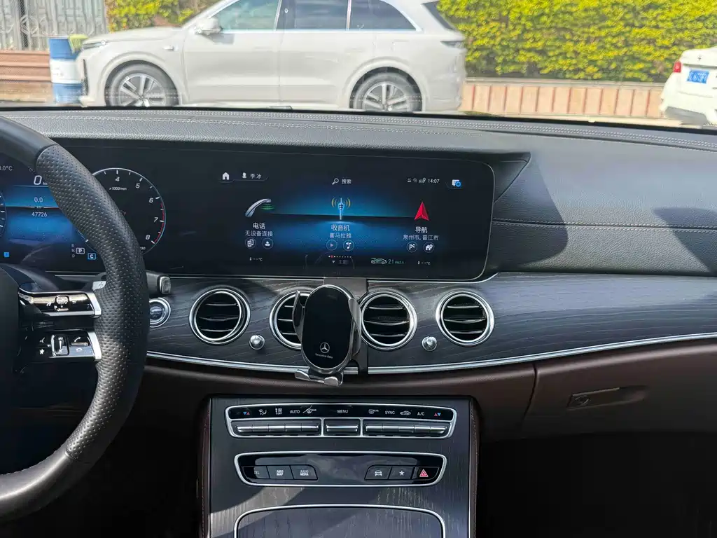 MERCEDES-BENZ E CLASS