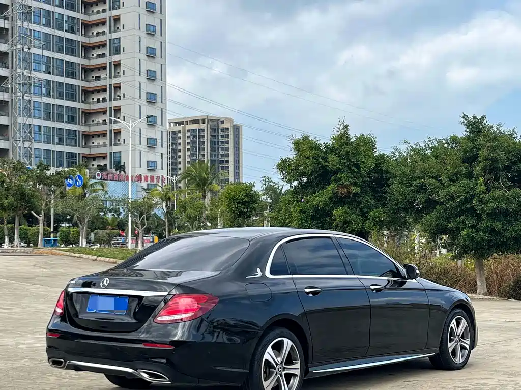 MERCEDES-BENZ E CLASS