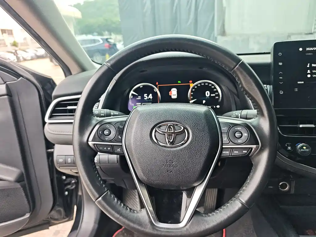 Toyota Camry — миниатюра 5