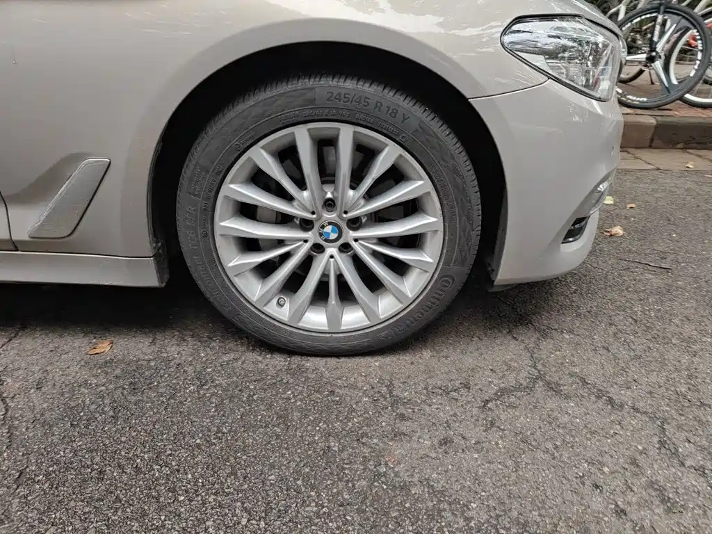 BMW 5 Series New Energy — миниатюра 8