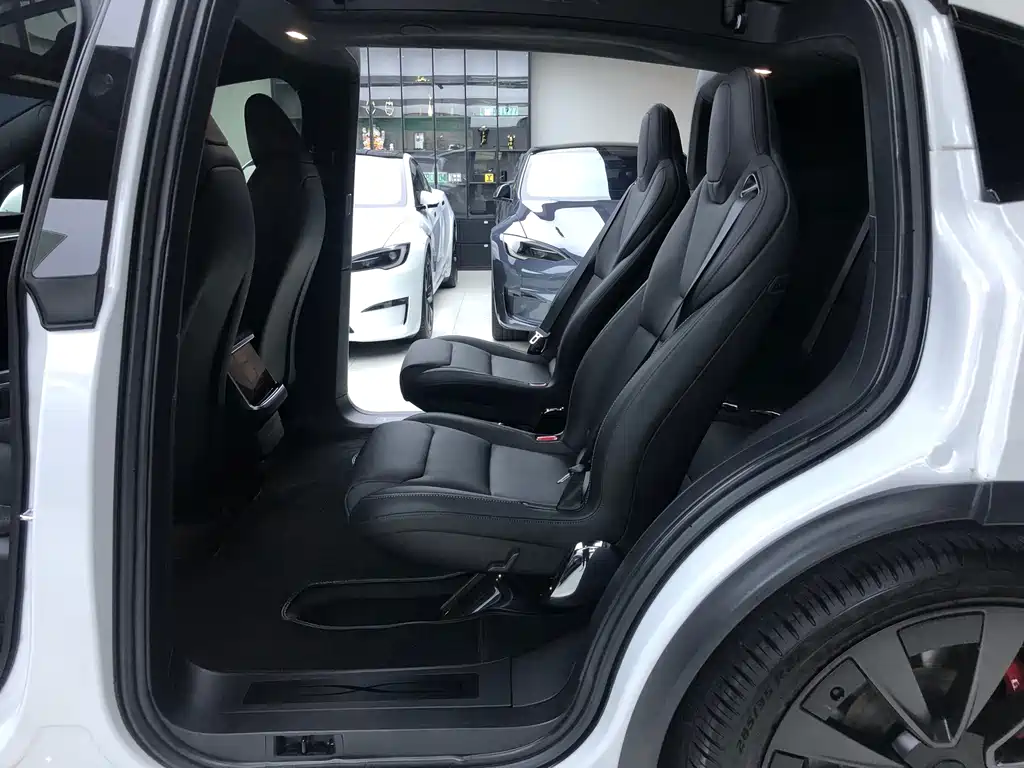 Tesla Model X — фотографии объявления, Фото 10