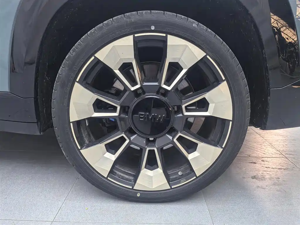 BMW XM — миниатюра 18