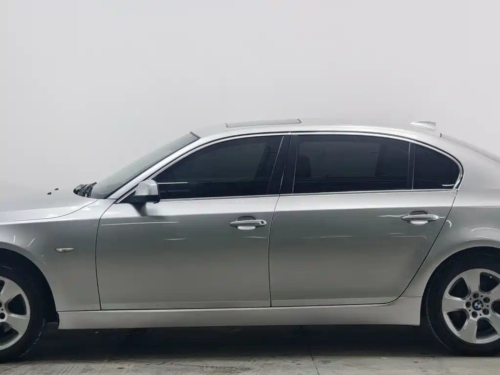 BMW 5 Series — миниатюра 7