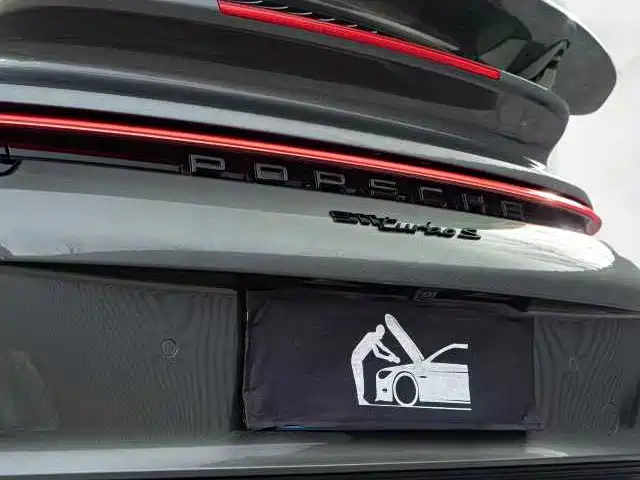 PORSCHE 911