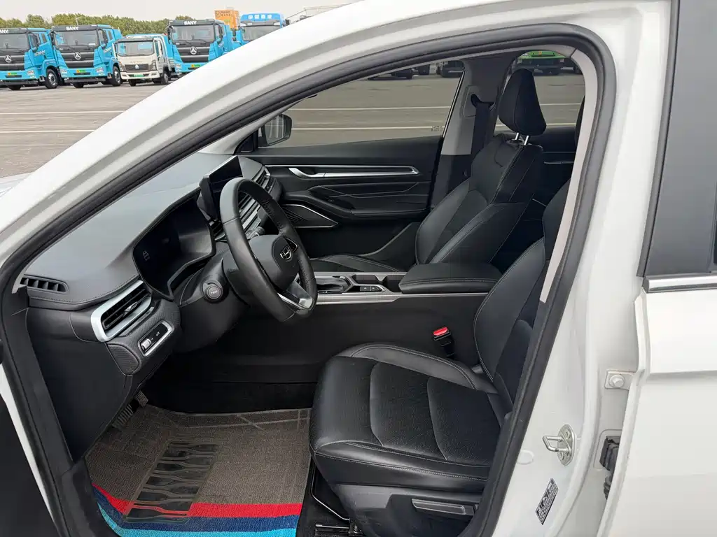 Geely Emgrand 2022 4 1.5L CVT Luxury