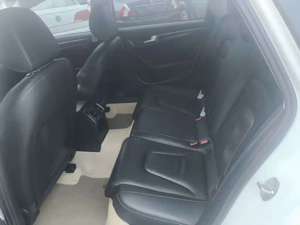 Audi A4L 2010 2.0 TFSI