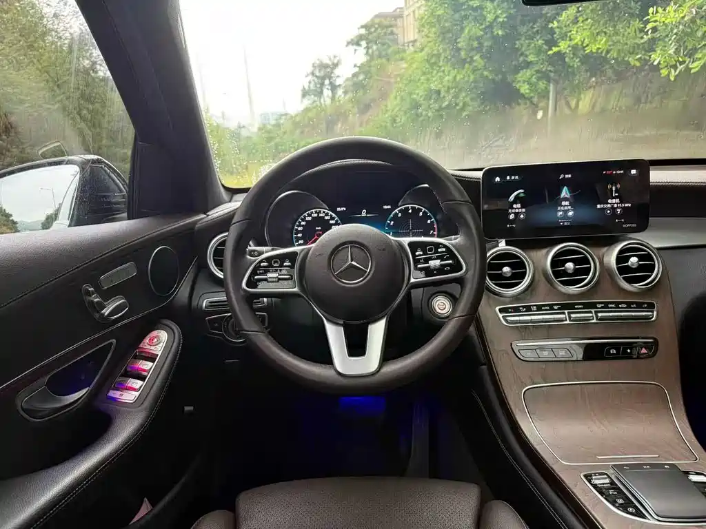 MERCEDES-BENZ GLC