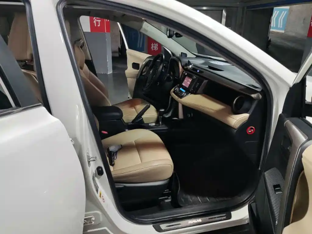 Toyota RAV4 — миниатюра 12