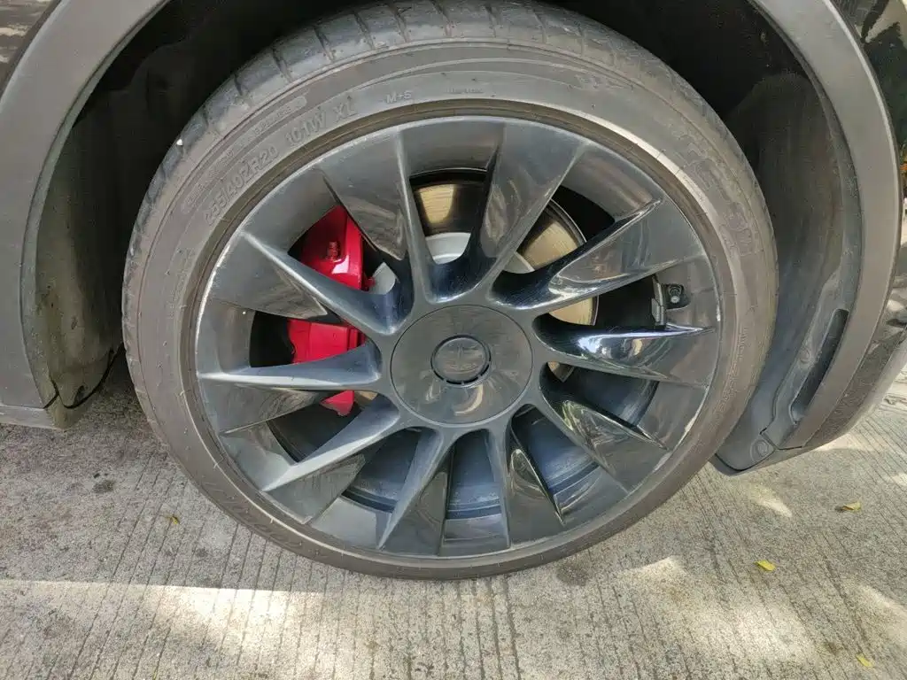 Tesla Model Y — миниатюра 8