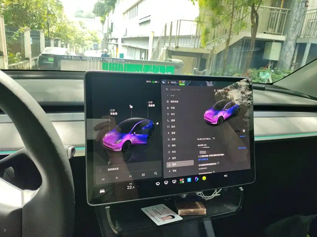 Tesla Model Y — миниатюра 12