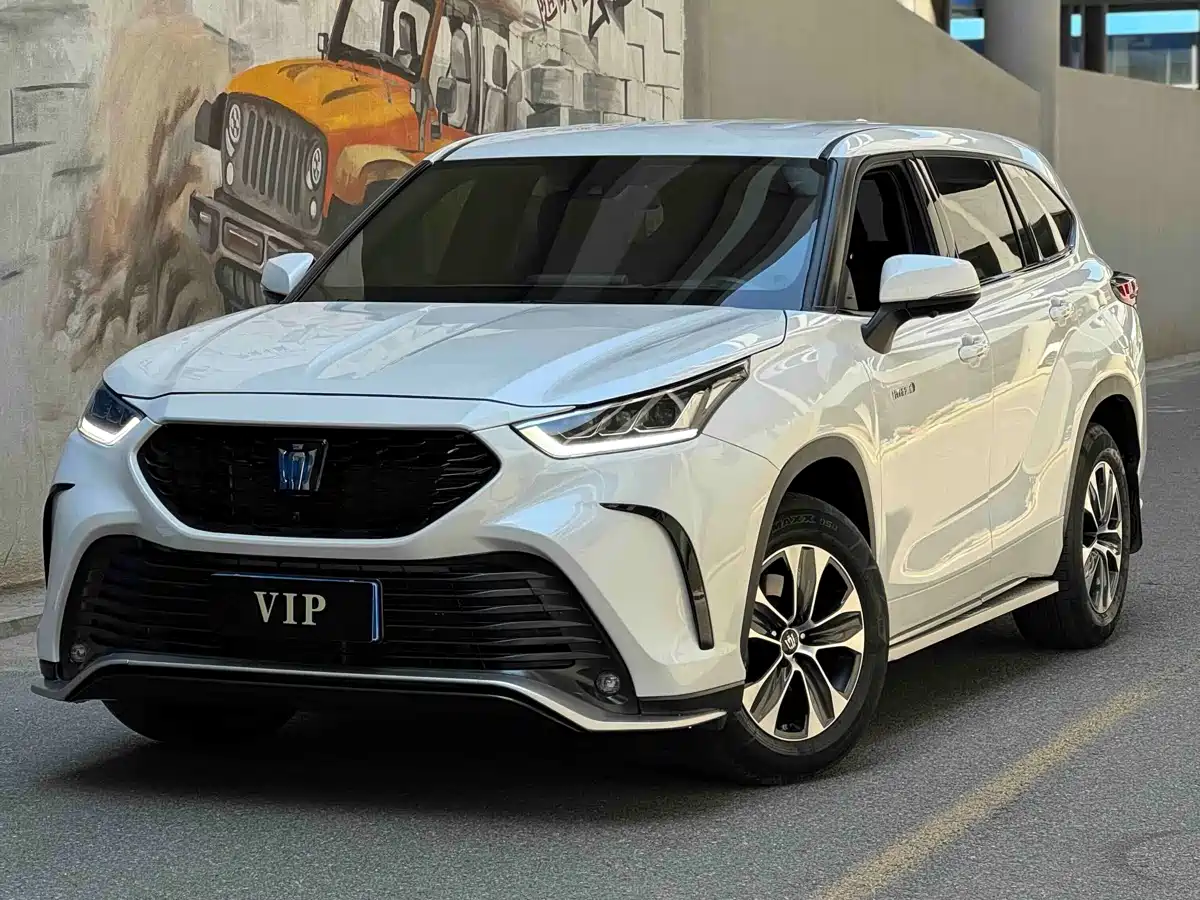 Toyota Crown Lufang 2024 Белый из Китая