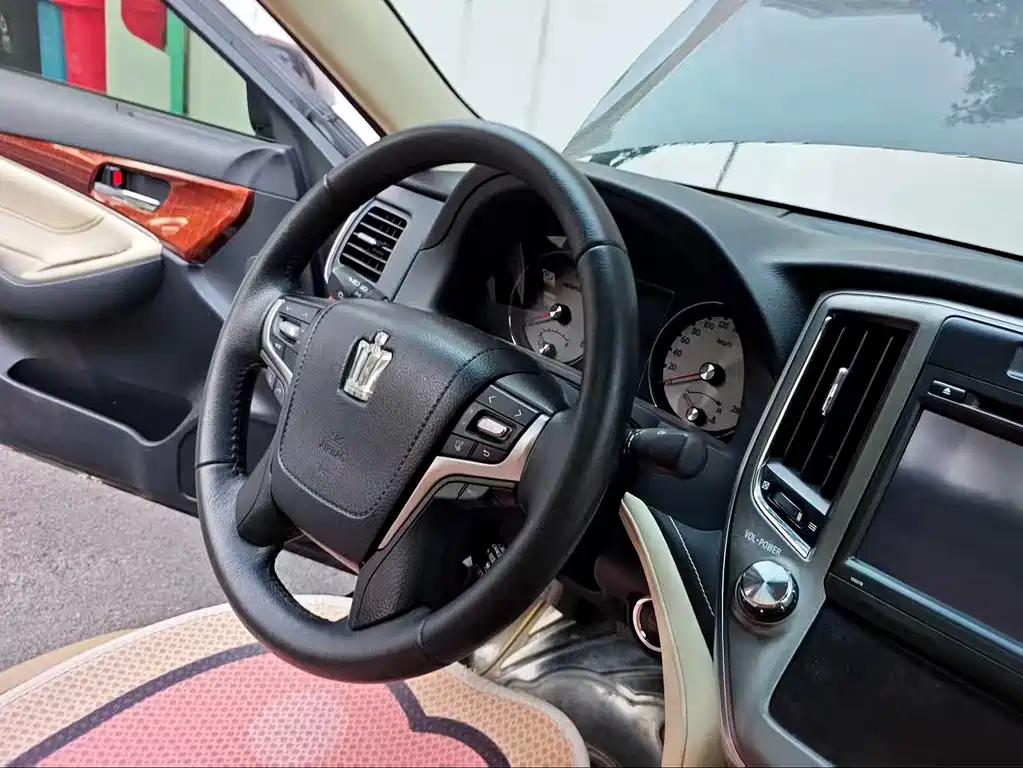 Toyota Crown — миниатюра 5
